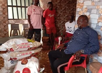 Akamkpa Chairman, Felix Akposi, Returns Home to Celebrate Christmas with Generosity