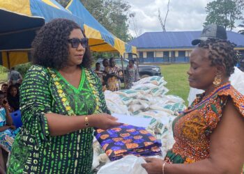 First Lady Eyoanwan Otu Celebrates Governor’s Birthday with Over 900 Teachers in Akamkpa