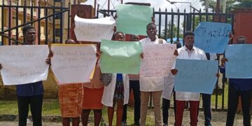 UNICAL students protest alleged unfair screening in Nursing, Medicine departments