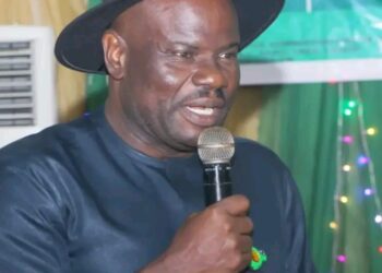 Cross River lawmaker distribute cassava stems to constituents