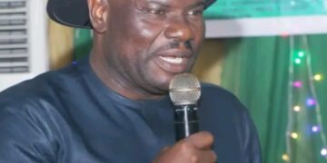 Cross River lawmaker distribute cassava stems to constituents